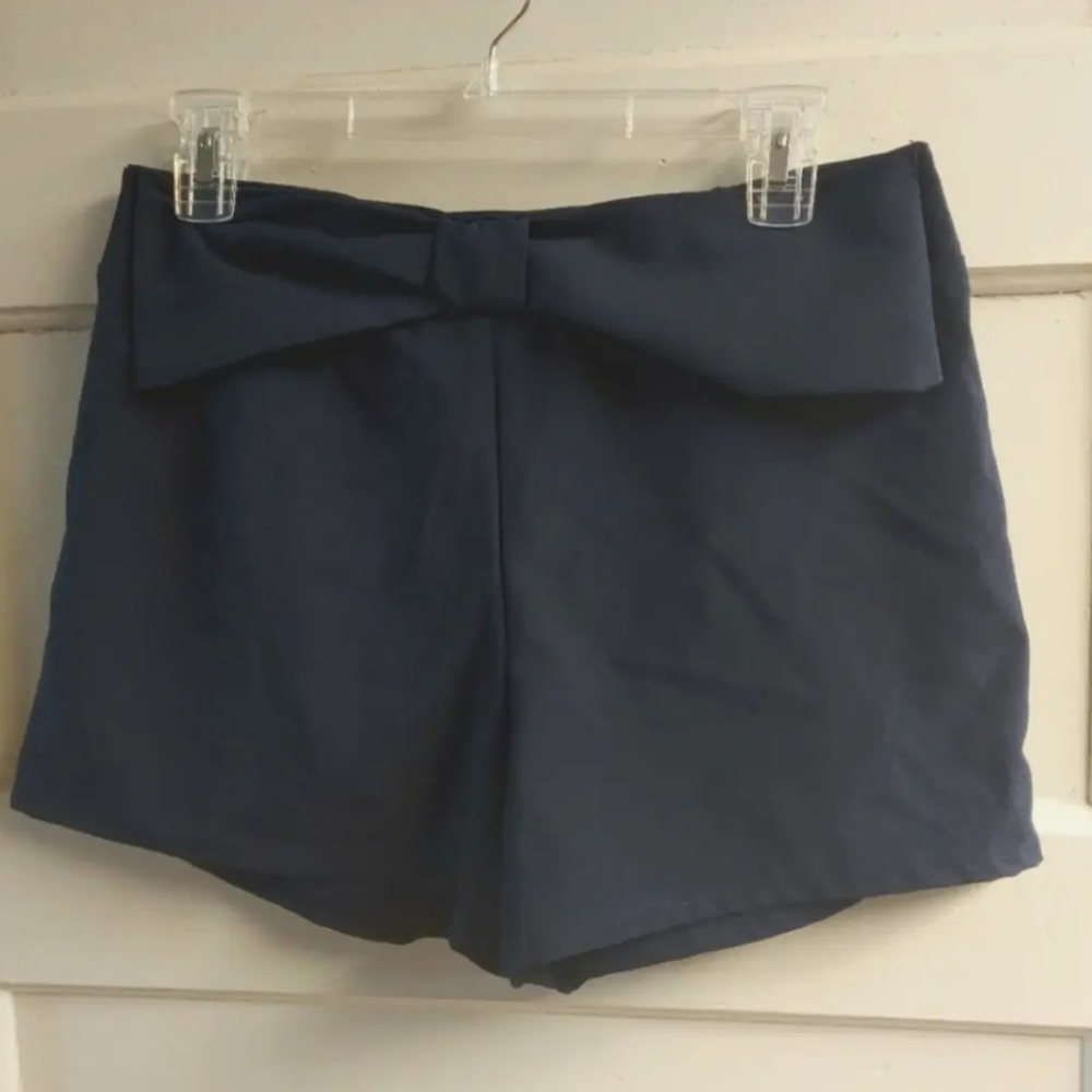 Dress shorts w/big front bow